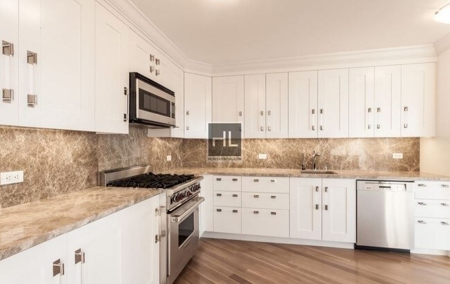 Building Photo - UWS Luxury With No Fee!