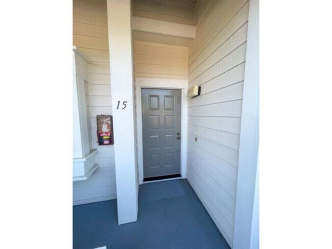 Building Photo - NEW LISTING!!! 2br/2ba CONDO in Quiet Comp...
