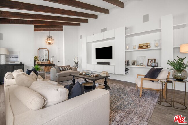 Foto del edificio - 29328 Heathercliff Rd