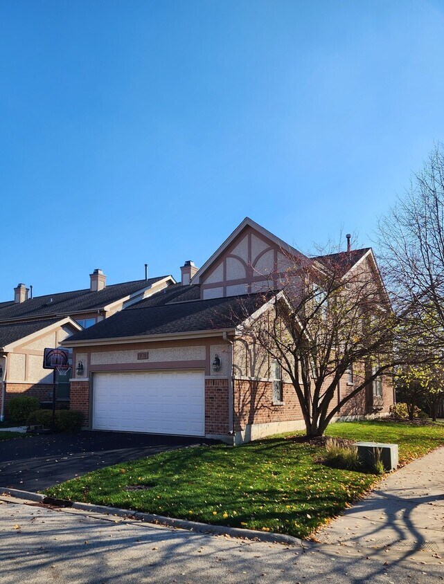1970 Beaumont Pl, Northbrook, IL 60062 Townhome Rentals in Northbrook