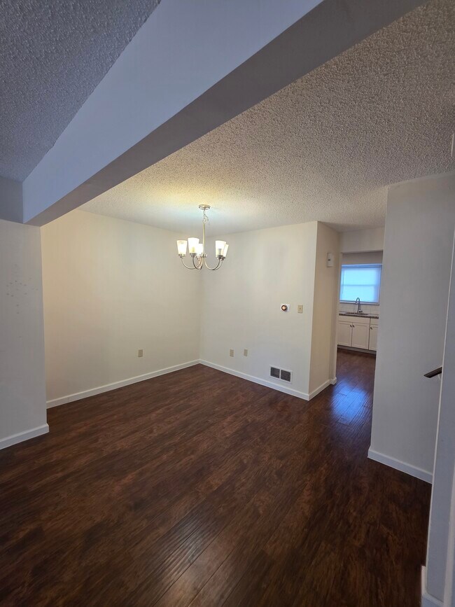 Foto del edificio - 8315 Countryside Ln