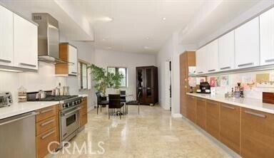 Foto del edificio - 8788 Shoreham Dr