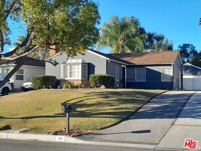 Building Photo - 501 S Old Ranch Rd