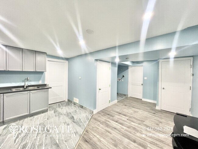 Photo du bâtiment - Bright 1-Bedroom + Den Basement Apartment with All Utilities Included!