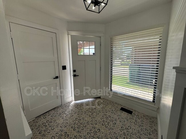 Building Photo - 2501 Kathy Ct