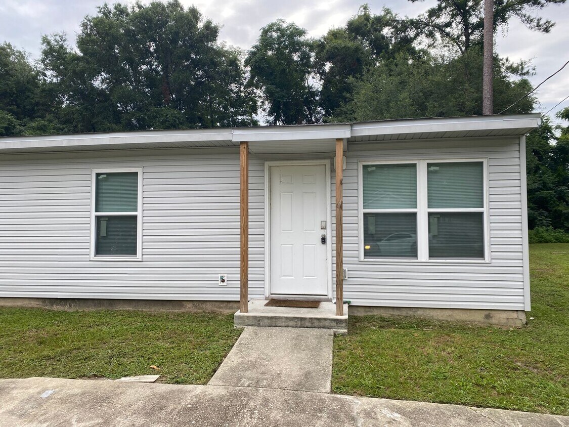 Foto principal - 2 bedroom 2 bathroom near Lake Jackson Ava...