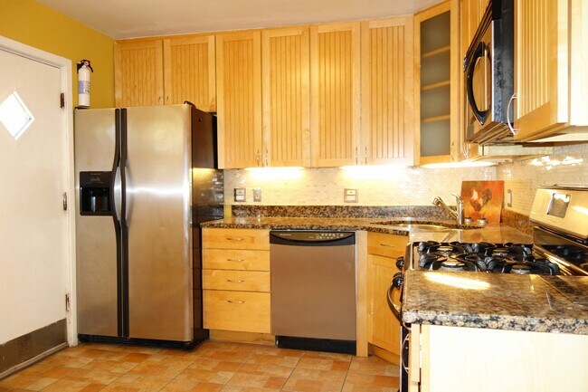Kitchen - 1833 W Norwood St