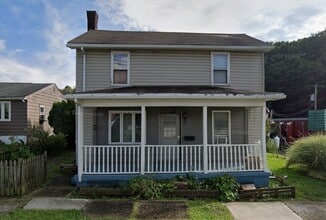 Building Photo - 106 Forest St