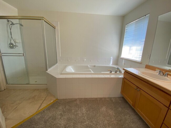 Foto del edificio - Spacious 4 bedroom 2.5 traditional house
