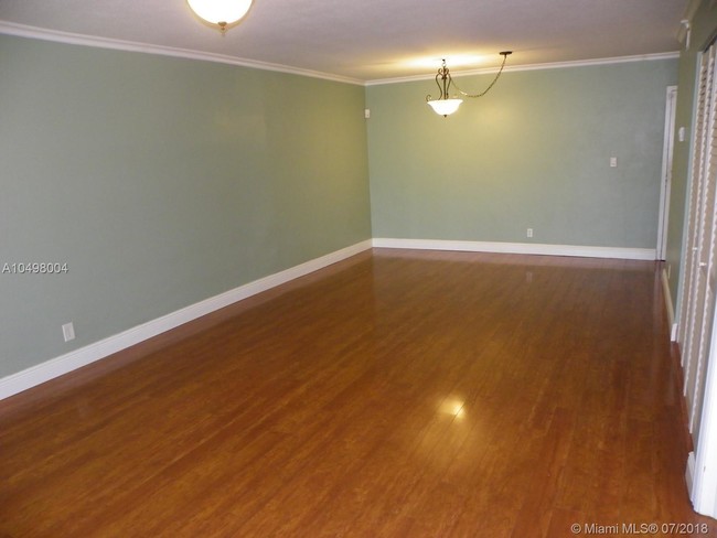 Foto del edificio - 4222 Inverrary Blvd