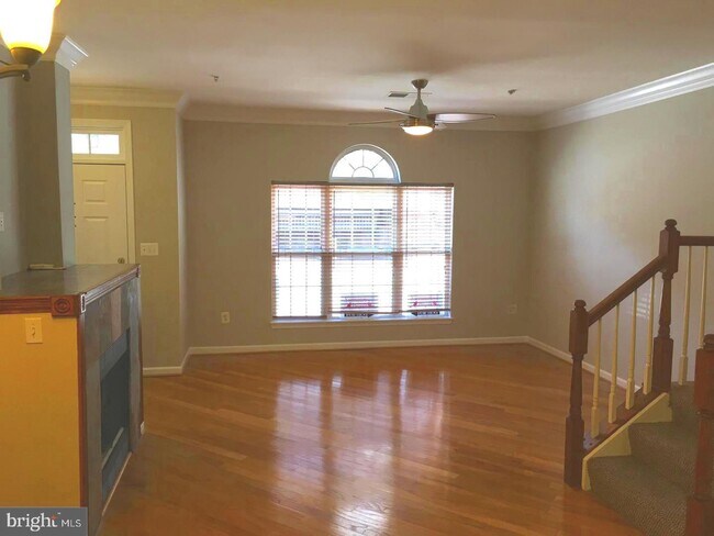 Building Photo - 5095 Donovan Dr