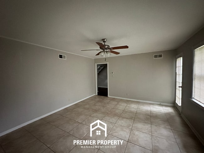 Foto del edificio - Spacious 3BR/2BA Bartlett Home | 1,770+ SQ FT, Tile Floors & Large Fenced Yard