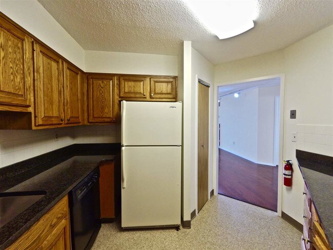 Building Photo - 815 HARMON Cove