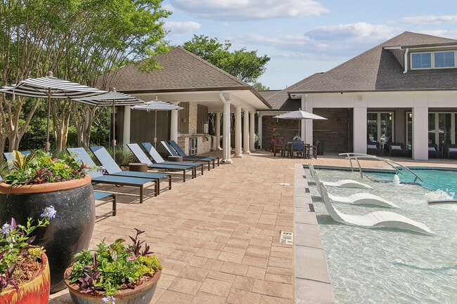 Building Photo - Avana Portico