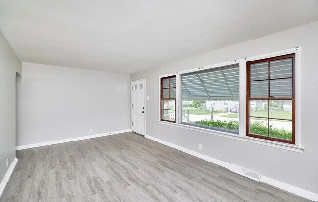 Building Photo - Adorable 3Bed/ 1  Bath with Garage and Patio
