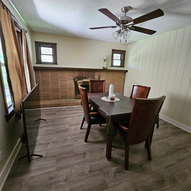 Foto del edificio - 548 Greenway Dr