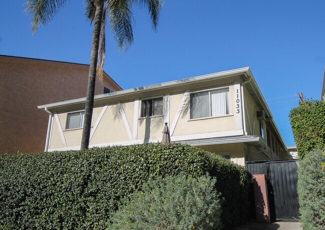 Foto del edificio - 11033 Fruitland Dr