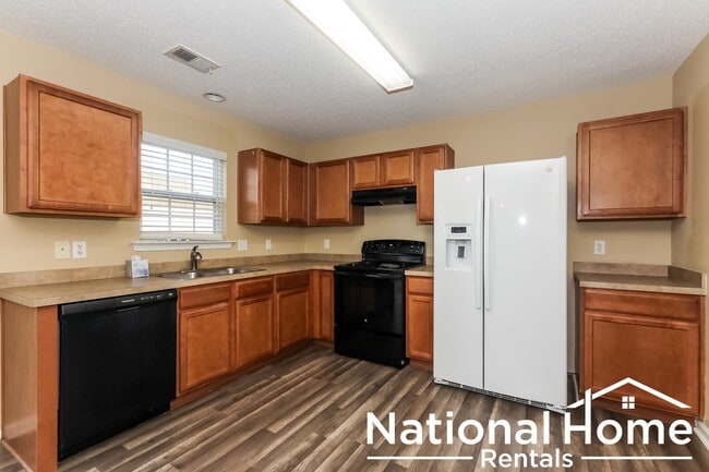 Building Photo - 141 Kingston Ridge Dr