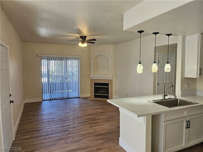 Foto del edificio - 8250 N Grand Canyon Dr