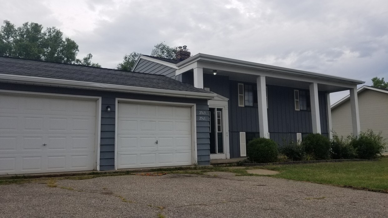 Foto principal - 2561 Burton St SE