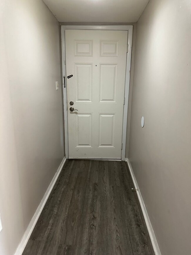 Building Photo - Location, Location, Location!!