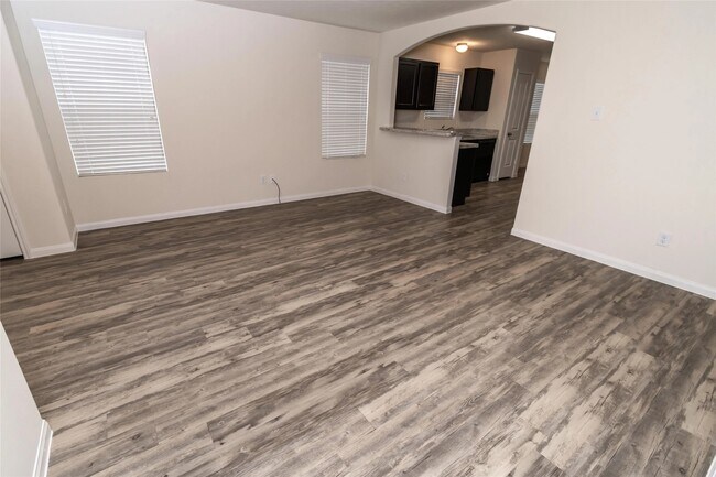 Building Photo - 822 Desoto Dr