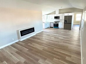 Building Photo - 635 Santa Fe Dr