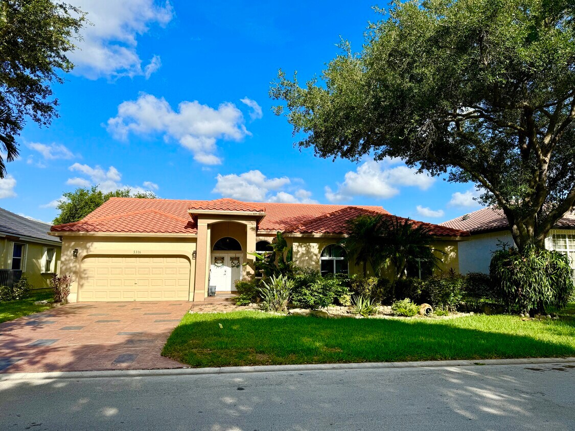 Foto principal - 5316 NW 57th Way