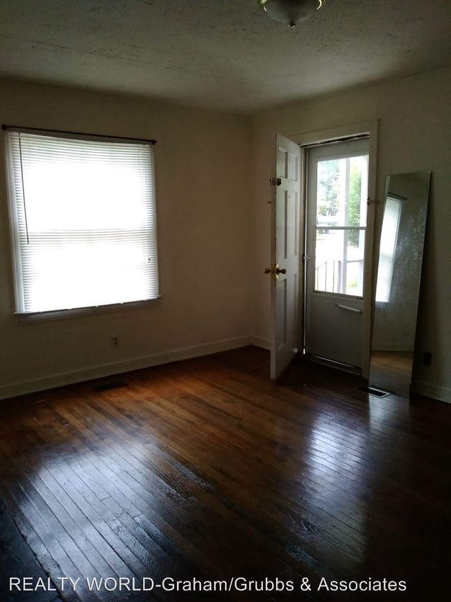 Building Photo - 3 br, 1 bath House - 925 Biggs Street