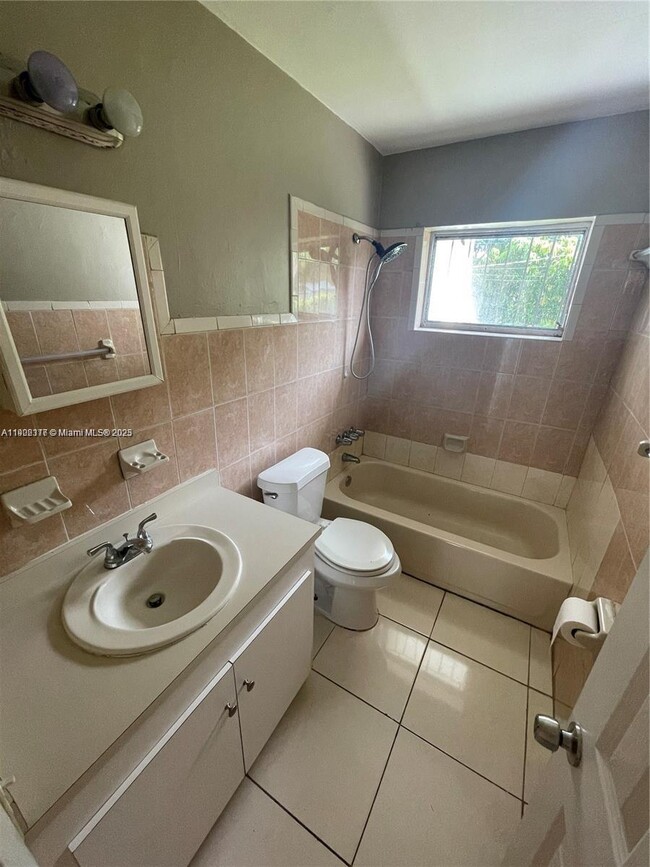 Foto del edificio - 2151 NW 103rd St