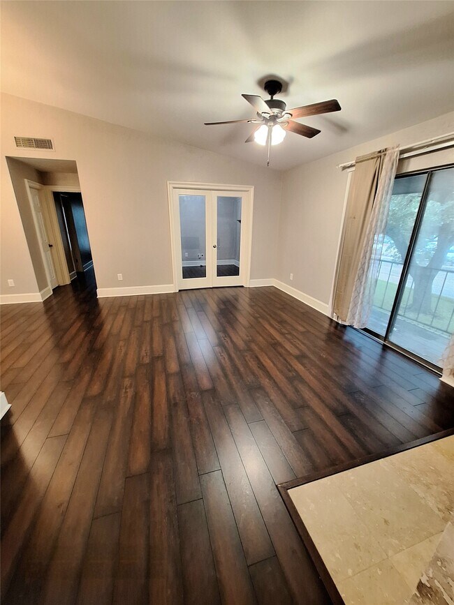 Building Photo - 2425 Augusta Dr