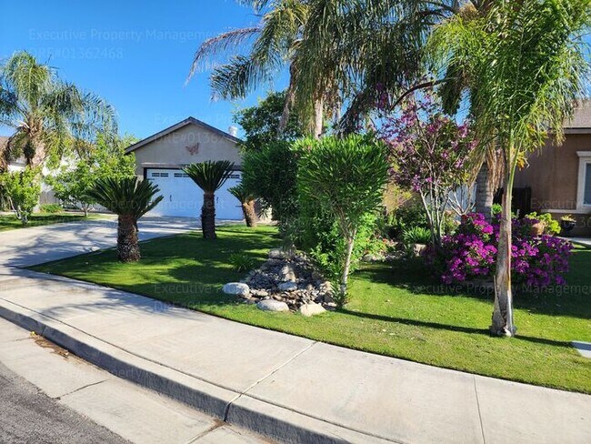Building Photo - Charming 3 bedroom, 2 bathroom house. This...