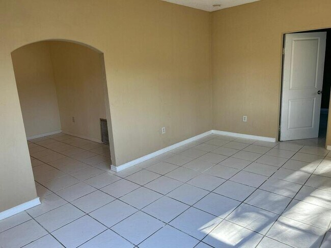 Building Photo - 4246 Minoso St