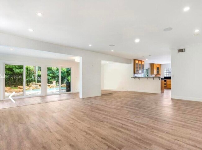 Foto del edificio - 1000 SW 19th St