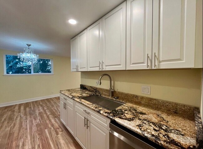 Building Photo - 2375 S Linden Ct