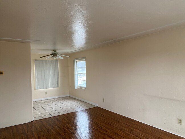 Foto del edificio - 2570 B St