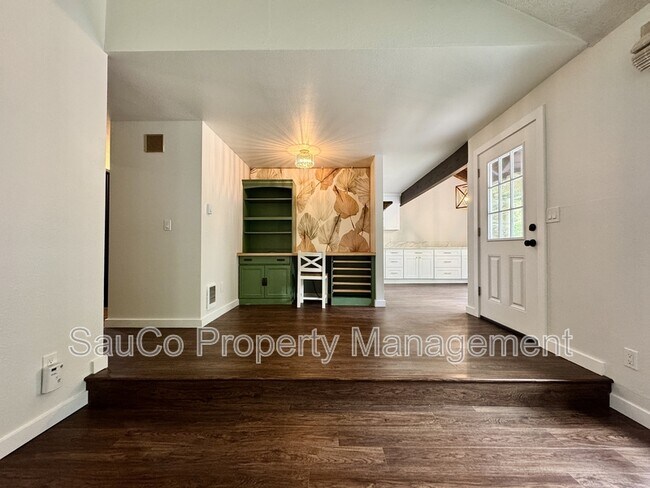 Building Photo - 6155 SW Heights Ln