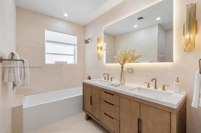 Foto del edificio - 1033 W 47th St