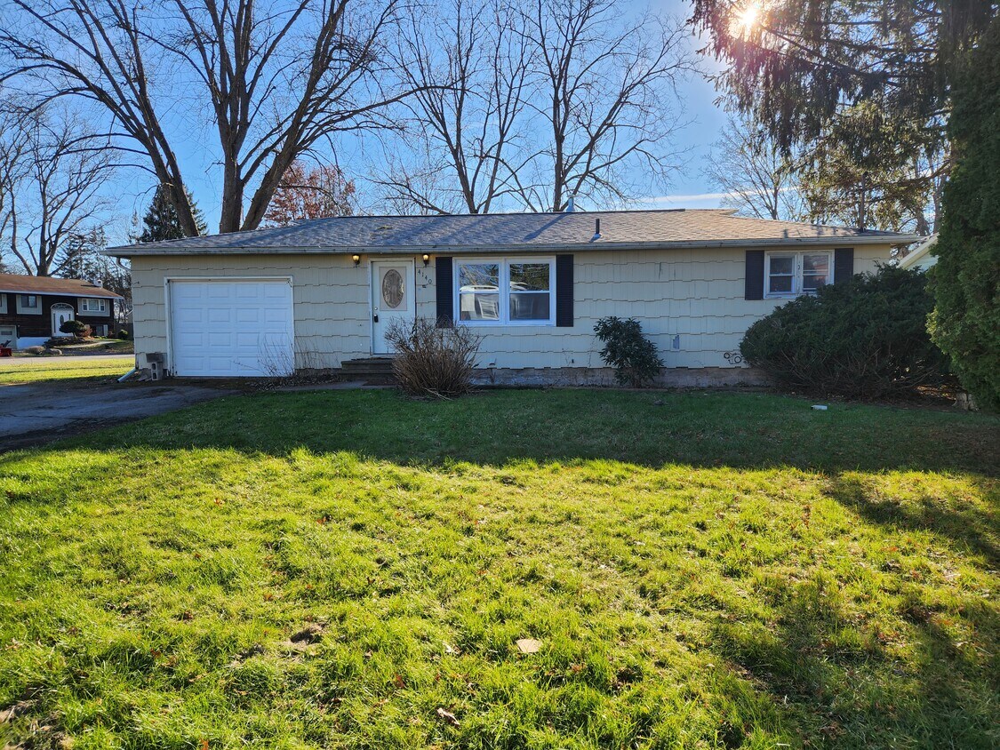 Foto principal - 4140 Birchwood Dr N