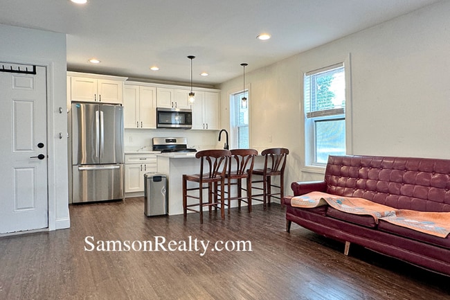 Photo - 15 E Transit St Apartment