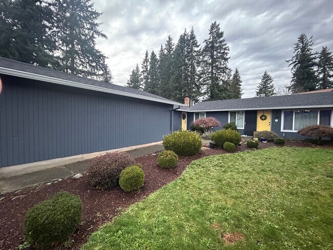 Building Photo - 18000 Weaver Ct