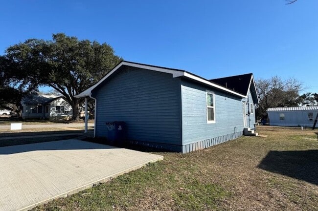 Building Photo - 1205 15th St