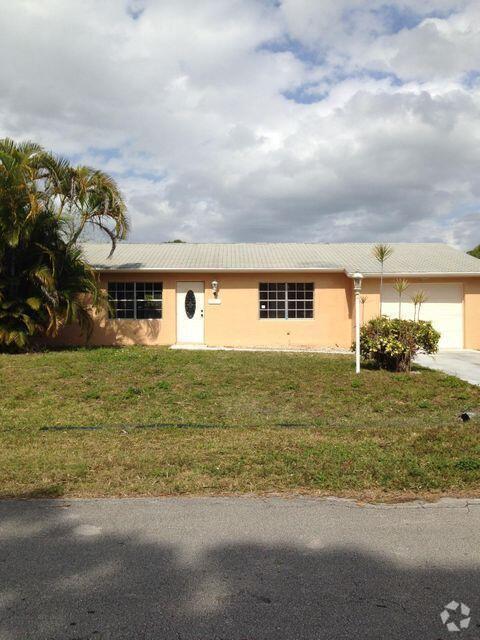 Building Photo - 925 SE Albatross Ave