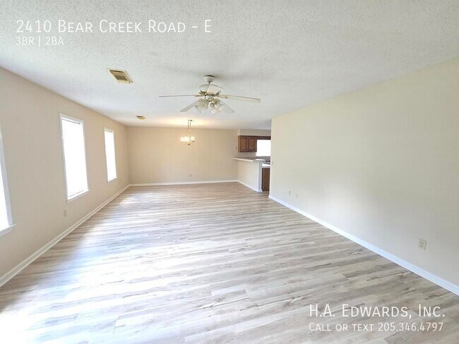 Foto del edificio - 2410 Bear Creek Rd