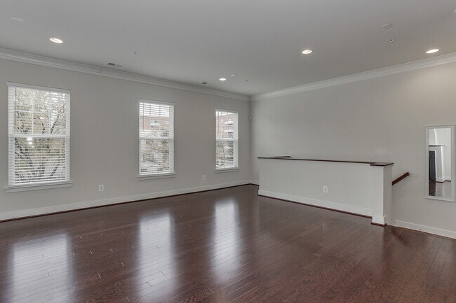 Foto del edificio - Gorgeous Townhome/Great Location!