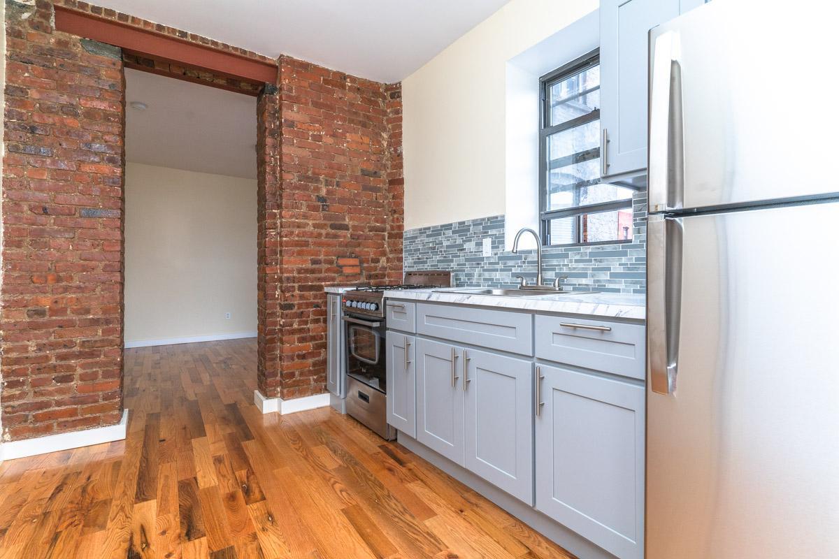Primary Photo - 134 Boerum St