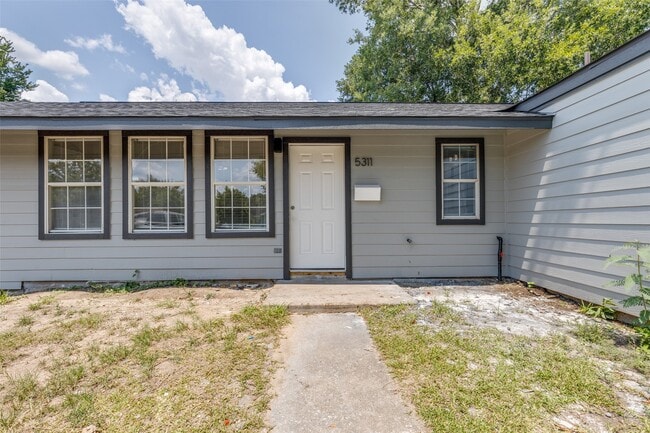 Building Photo - 5311 Dewberry St