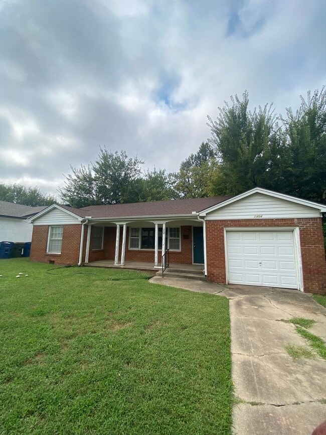 Building Photo - 1404 Carlisle Ct
