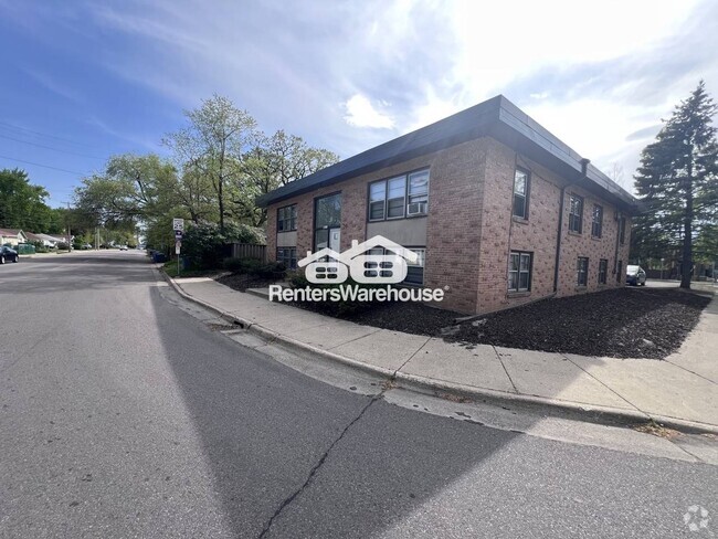 Building Photo - 2500 36th Ave S