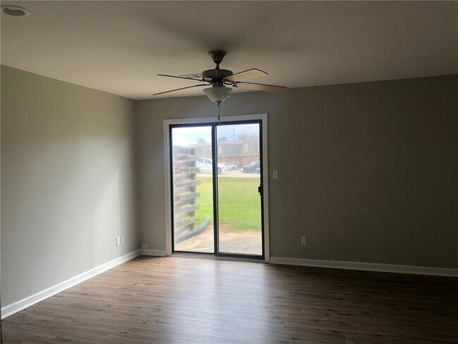 Foto del edificio - 3925 Mountain View Rd